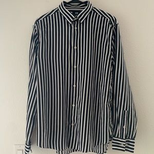MEN’S H&M B/W STRIPED DRESS SHIRT.